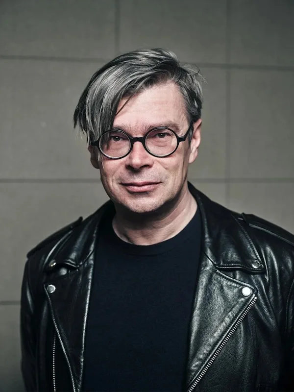 Zur Frankfurter Buchmesse: „Wo die Toten sprechen“ - Lesung und Gespräch mit Jaroslav Rudiš - Lesung und Gespräch mit Jaroslav Rudiš und Dr. Tilman Spreckelsen