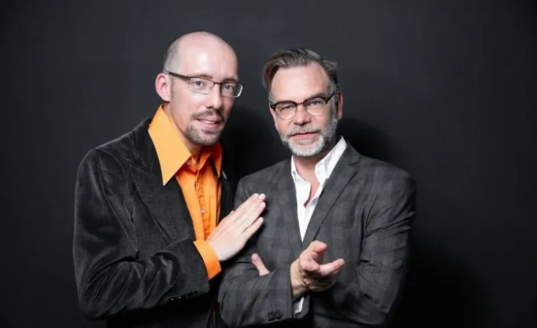 Lesung trifft Impro: Einer liest, der andere spinnt!